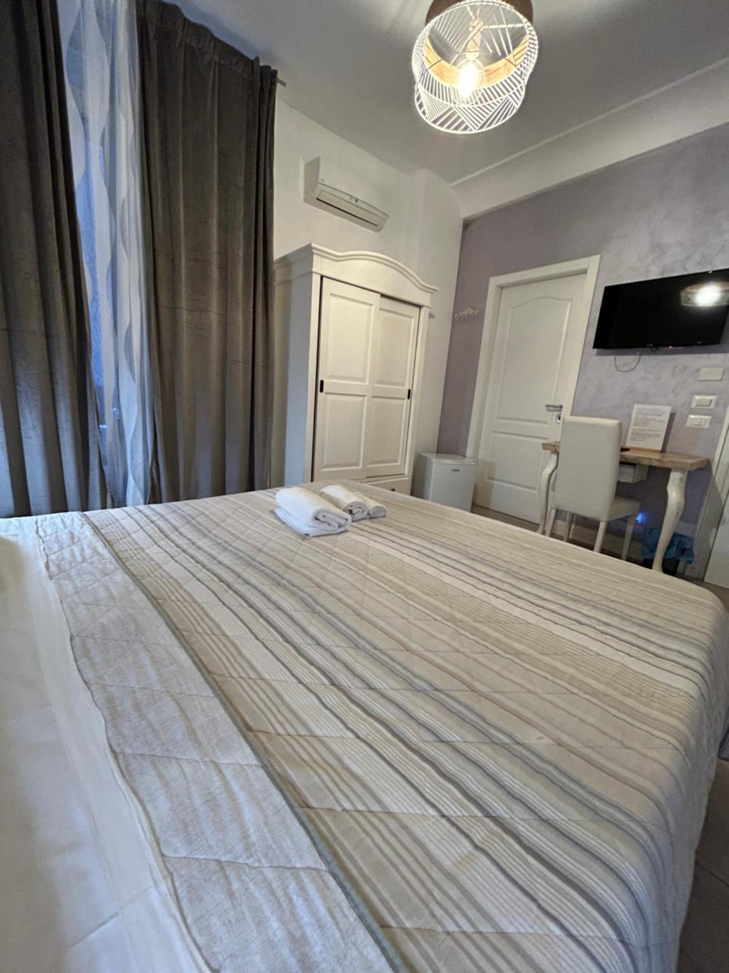Bed and Breakfast Chiaia Roof Neapel Zimmer foto
