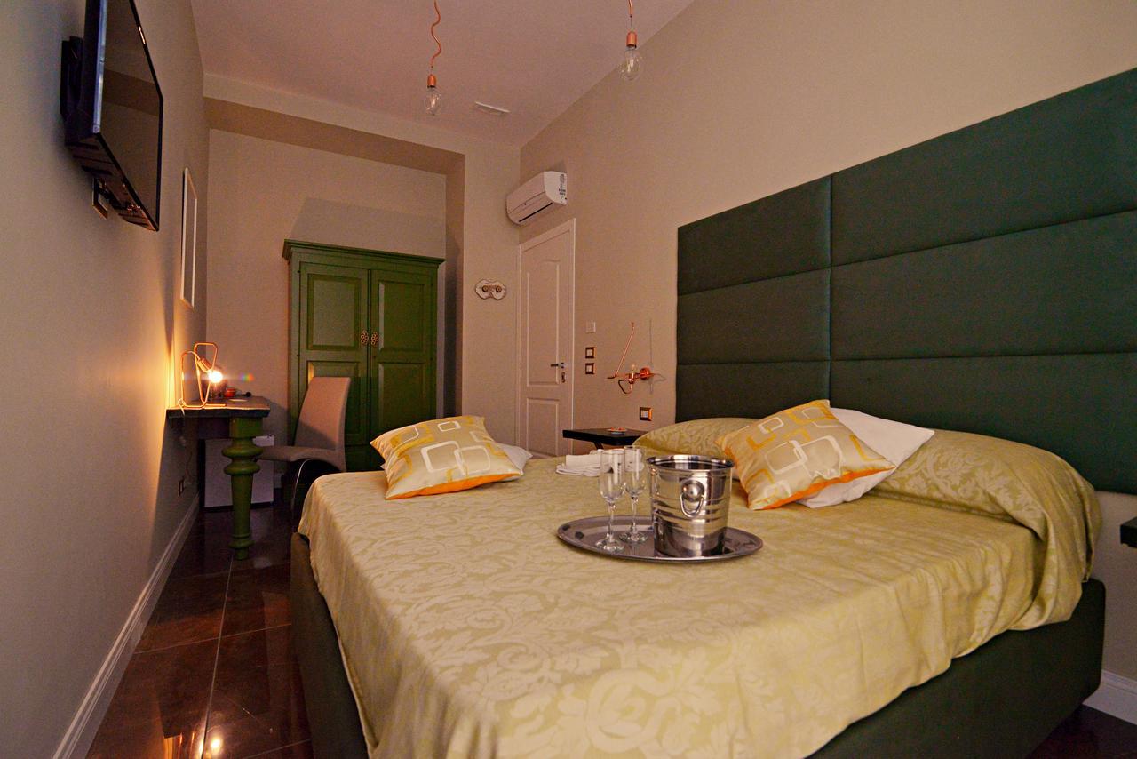 Bed and Breakfast Chiaia Roof Neapel Exterior foto